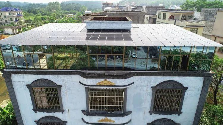 還在裝傳統(tǒng)陽光房？太傻了！如今大家都裝這個，美觀、環(huán)保還能賺錢！